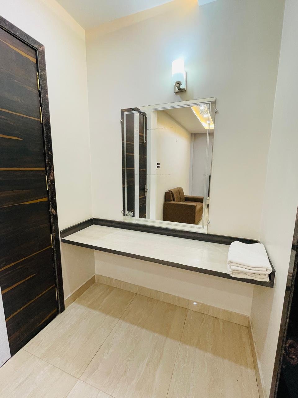 Super Deluxe Suite Hotel Kashish Crown